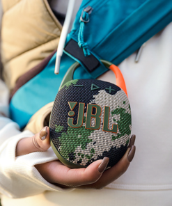 Loa JBL Clip 5 với thiết kế nhỏ gọn, tiện lợi