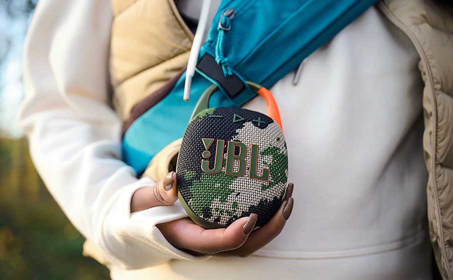 Loa JBL Clip 5 với thiết kế nhỏ gọn, tiện lợi