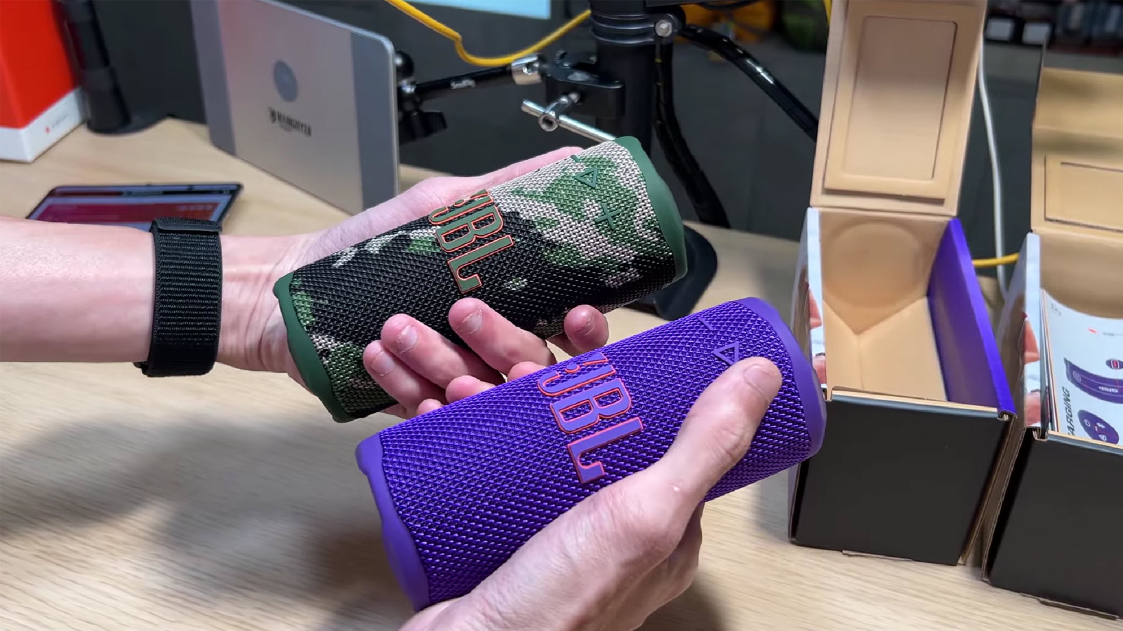 loa-jbl-grip-7 Thiết kế nhỏ gọn, xinh xắn của Loa JBL Grip